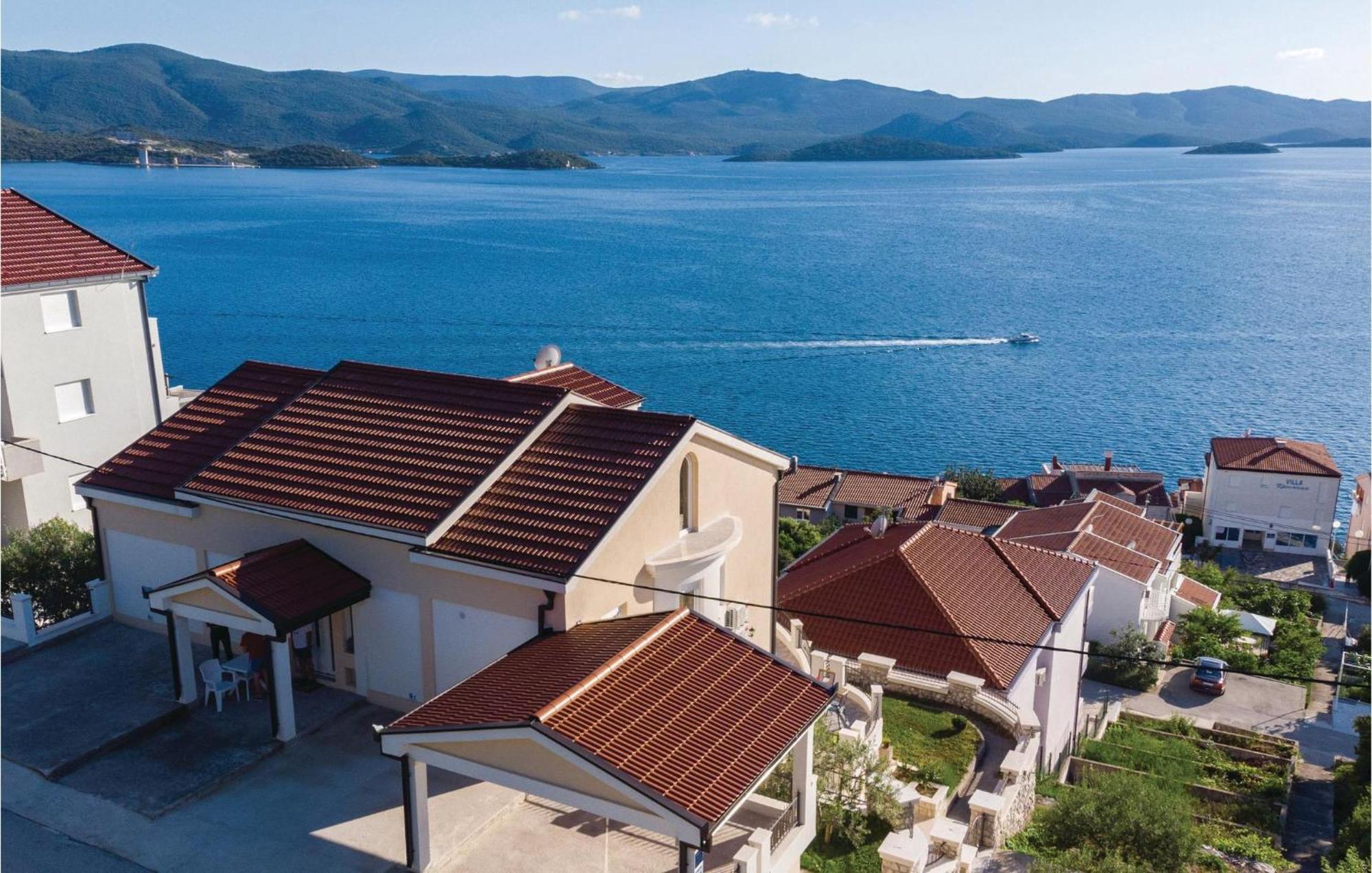1 Bedroom Lovely Apartment In Komarna Klek Εξωτερικό φωτογραφία