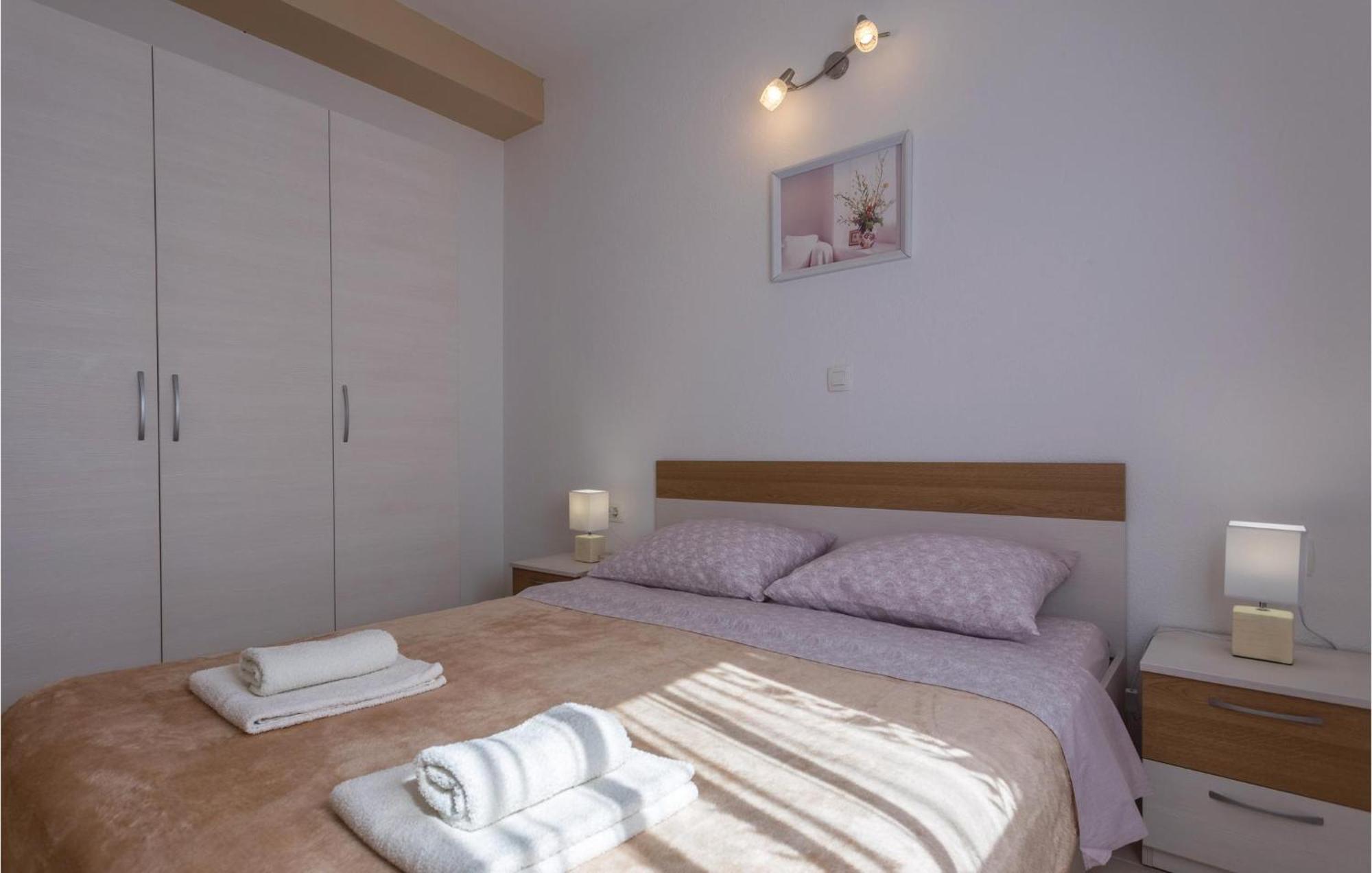 1 Bedroom Lovely Apartment In Komarna Klek Εξωτερικό φωτογραφία