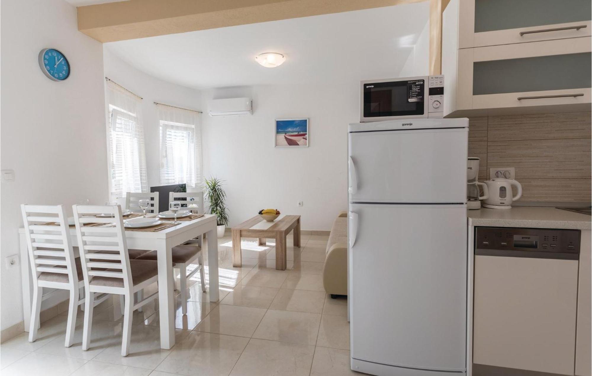 1 Bedroom Lovely Apartment In Komarna Klek Εξωτερικό φωτογραφία
