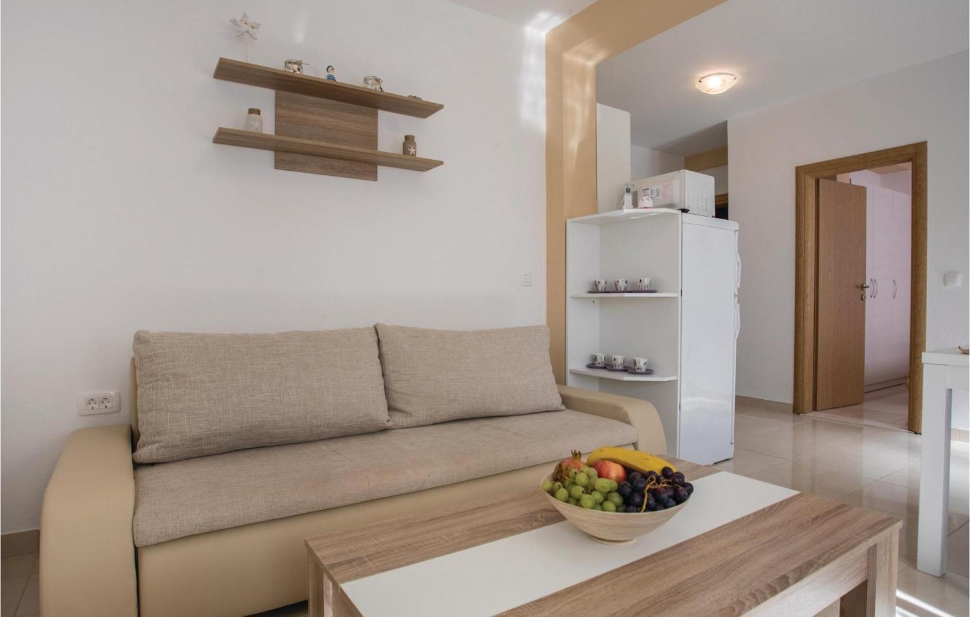 1 Bedroom Lovely Apartment In Komarna Klek Εξωτερικό φωτογραφία