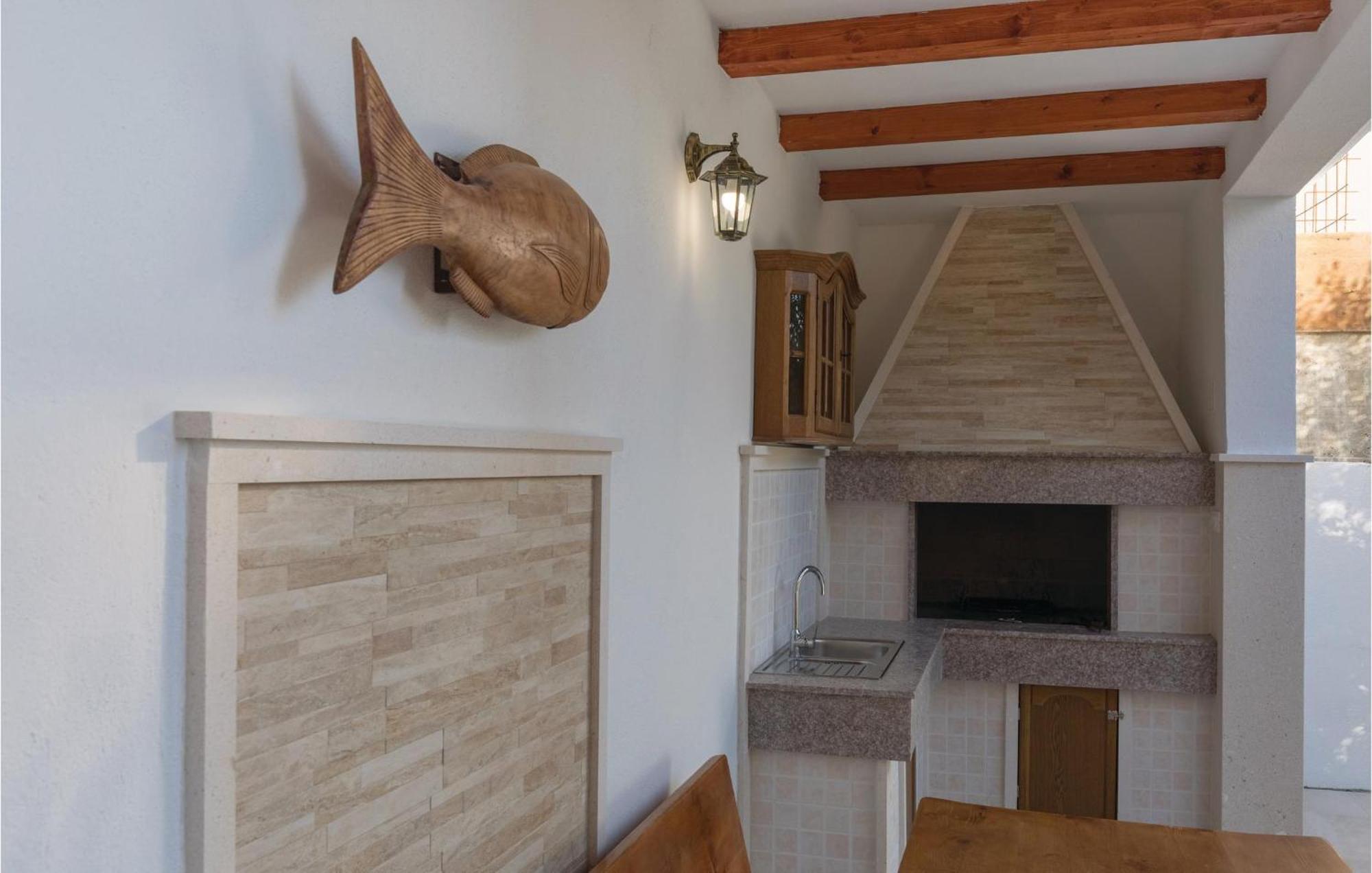 1 Bedroom Lovely Apartment In Komarna Klek Εξωτερικό φωτογραφία
