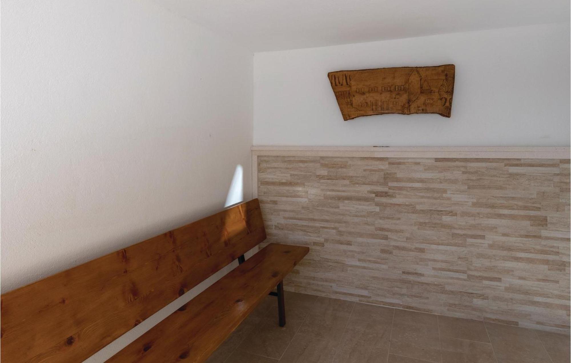 1 Bedroom Lovely Apartment In Komarna Klek Εξωτερικό φωτογραφία