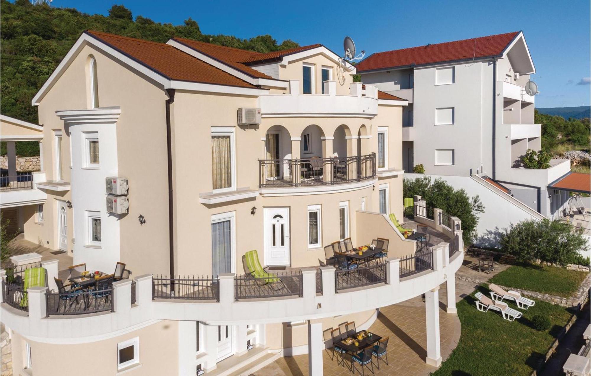 1 Bedroom Lovely Apartment In Komarna Klek Εξωτερικό φωτογραφία