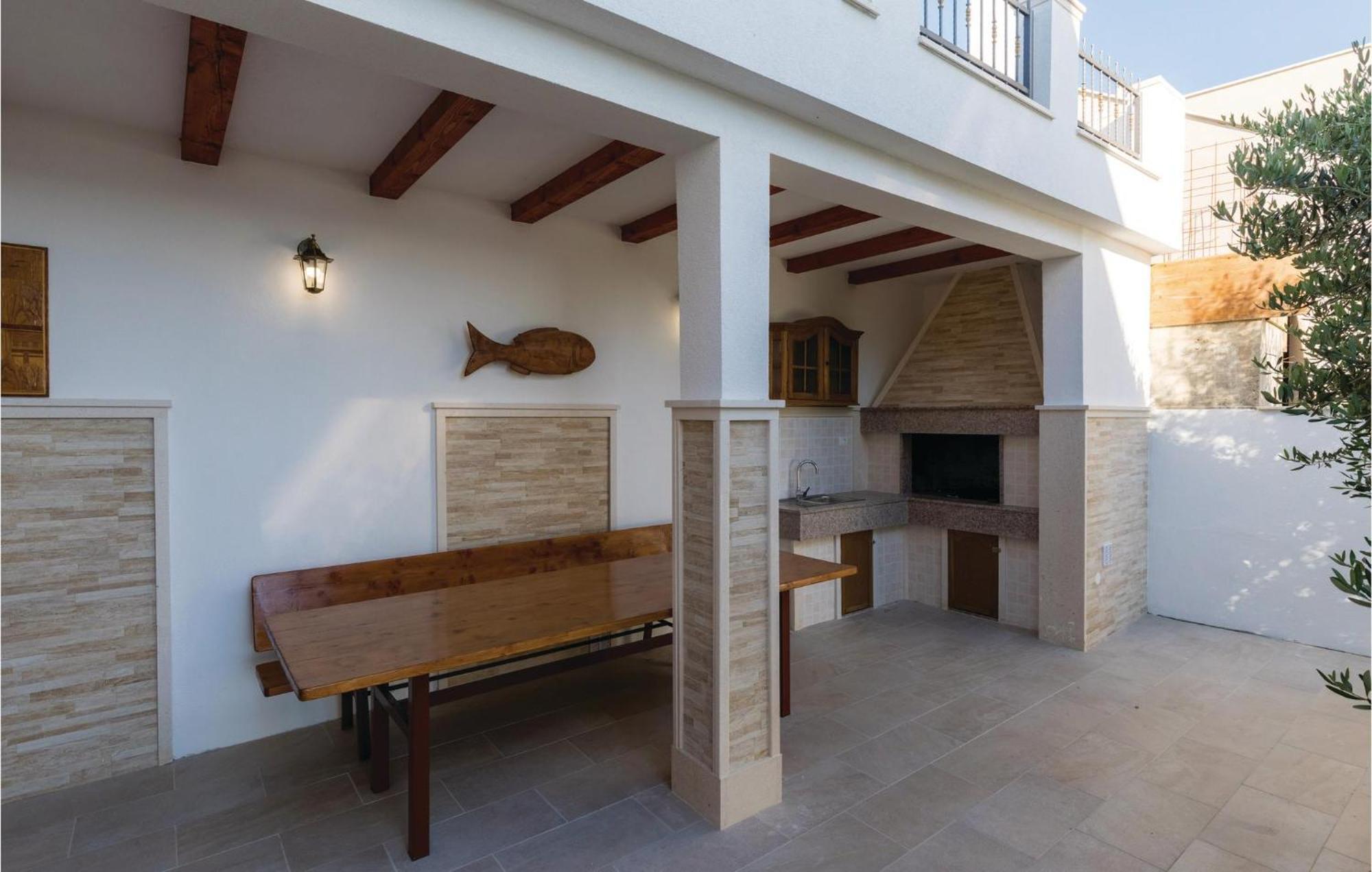 1 Bedroom Lovely Apartment In Komarna Klek Εξωτερικό φωτογραφία