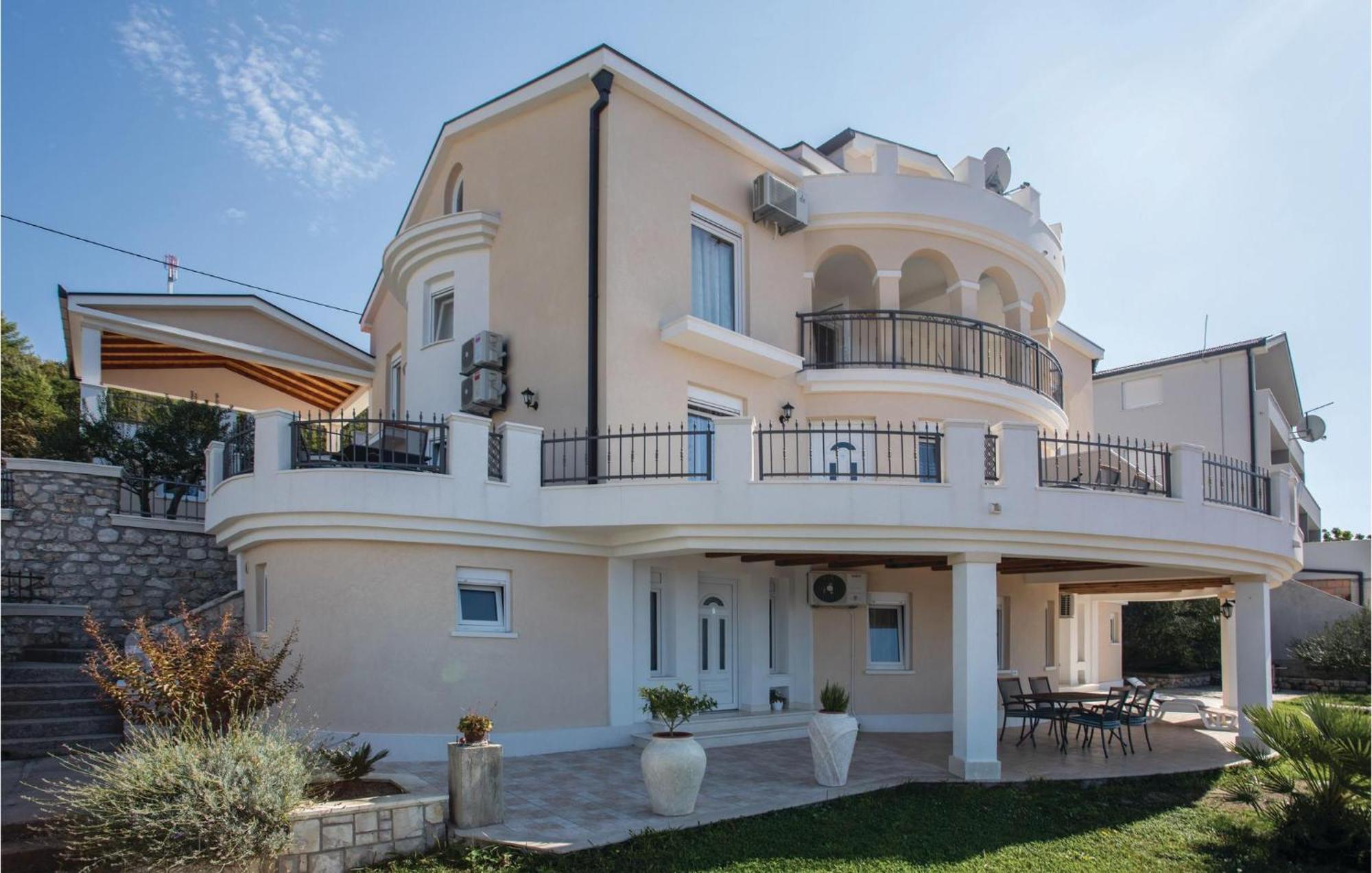 1 Bedroom Lovely Apartment In Komarna Klek Εξωτερικό φωτογραφία