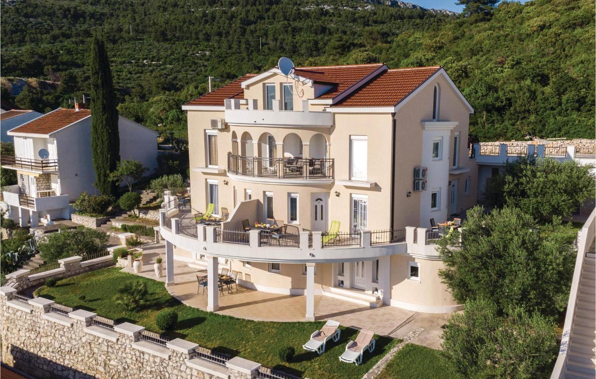 1 Bedroom Lovely Apartment In Komarna Klek Εξωτερικό φωτογραφία