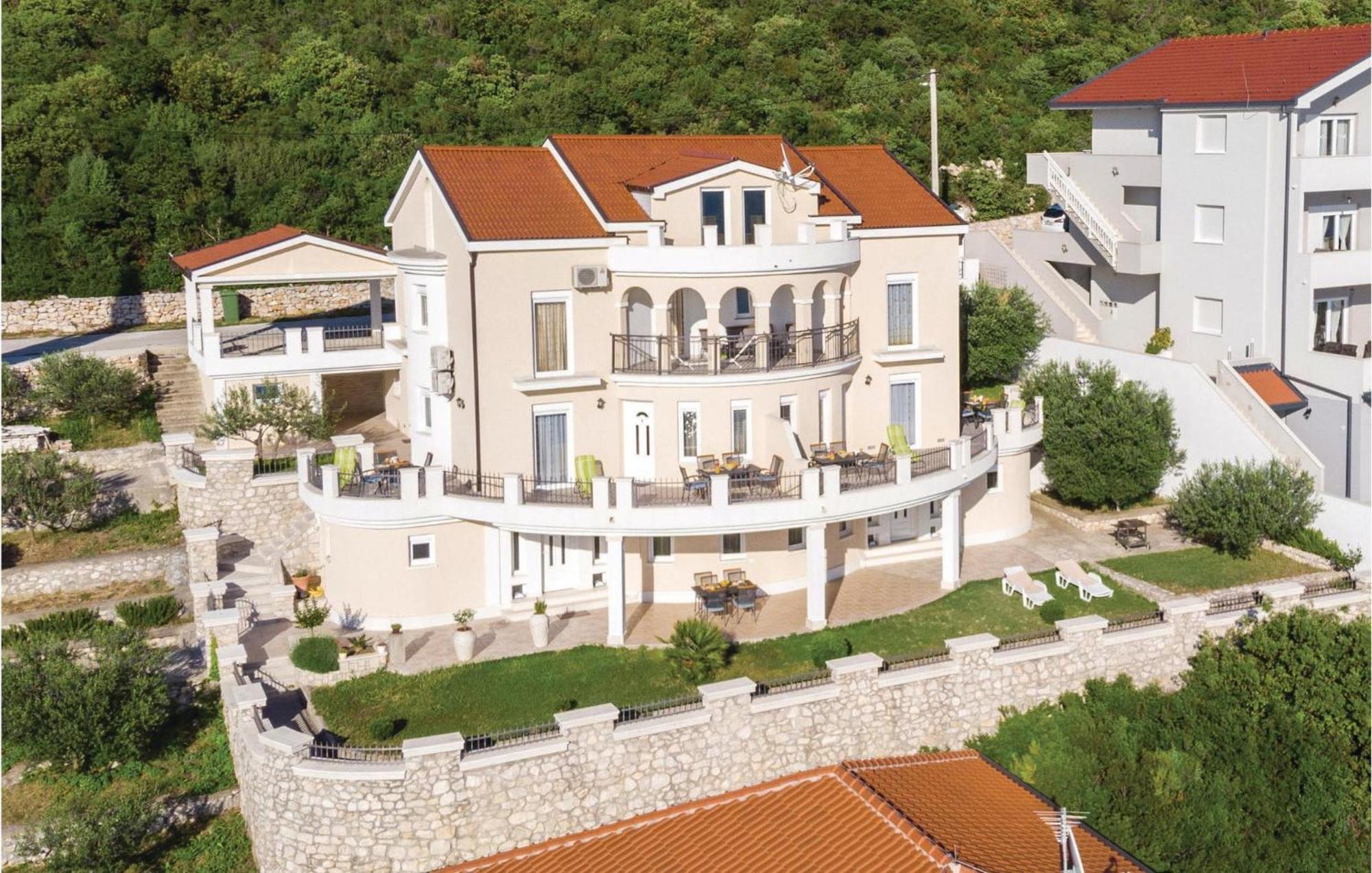 1 Bedroom Lovely Apartment In Komarna Klek Εξωτερικό φωτογραφία
